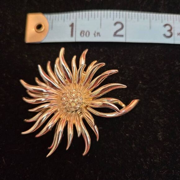 Vintage 1961 EROS Double Layer Gold Flower Brooch Pin - Picture 8 of 8